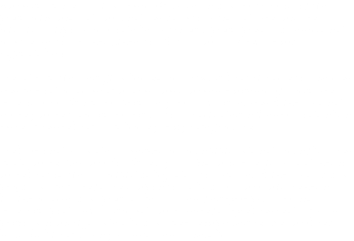 Nuestra casa en Linares de Riofrío es una excelente opción para disfrutar de unos días y desconectar de la rutina diaria. Dispone de todo lo necesario para pasar unos días de descanso con el máximo confort en un enclave muy agradable. La edificación original data de 1824, rehabilitada con todas las comodidades actuales. Sus gruesos muros de piedra la mantienen fresca en verano y, en invierno, las chimeneas de leña y una caldera exterior con radiadores fijos en todas las estancias la hacen cálida y muy acogedora. La hemos diseñado en forma de dos viviendas de dos plantas cada una, Bosque Honfría I y II. Esta última tiene, además, una habitación individualizada, con baño, chimenea y una pequeña cocina para grupos con alguien que quiera más intimidad o una pareja con niños, por ejemplo. De esta manera podéis venir desde una sola pareja hasta dieciséis personas, utilizando alguna cama supletoria, ya que hay siete habitaciones y seis baños en total.